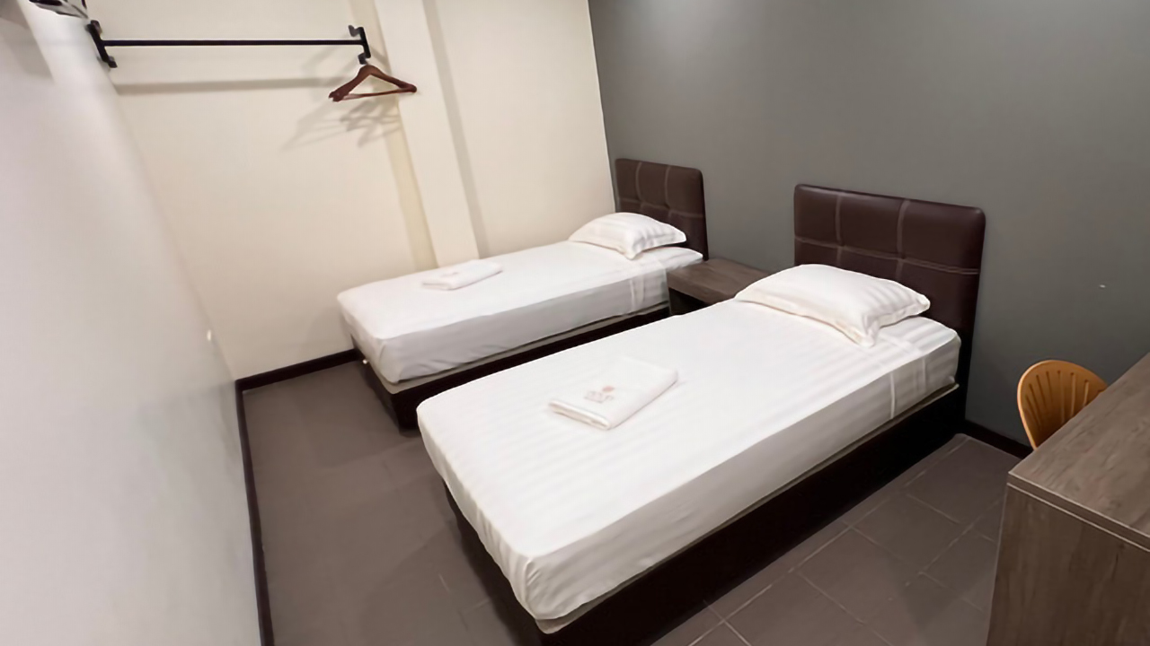 Room 04